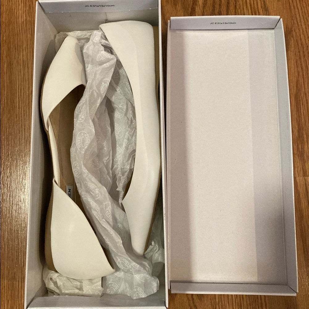 Brand new still in box Steve Madden flats